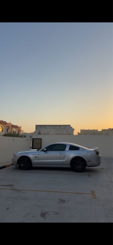 موستنق