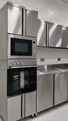 مطبخ من الفولاذ المقاوم للصدأ