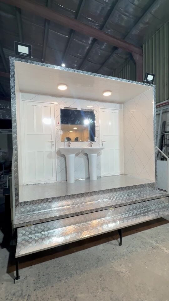Coravan toilet  3/3
